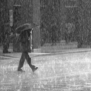 منخفض جوي عميق يجلب الكثير من الأمطار و الثلوج للجزائر 