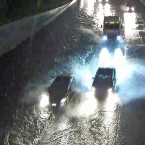 طريق وادي عربة - البترا (نملة) مغلقة بسبب إرتفاع منسوب المياه