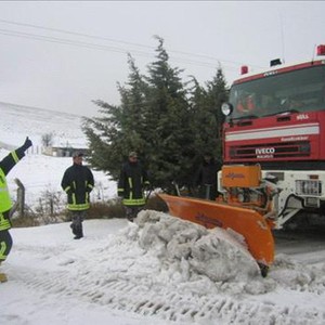 هام/الأردن | أرقام الطوارئ التي قد تحتاجها عند تساقط الأمطار الغزيرة أو الثلوج