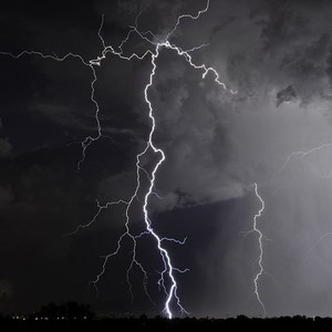 شاهد | في الليلة الاولى من رمضان أمطار الخير تتساقط بغزارة على بعض أحياء الرياض 