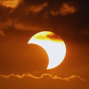 Sky forecast in Qatar and Bahrain during the solar eclipse