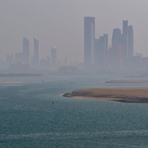 الإمارات | طقس صحو إلى غائم جزئي و رطب ليلاً و صباحاً مع احتمالية تشكل الضباب على بعض المناطق