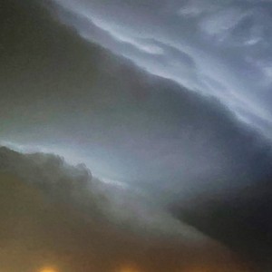 بالفيديو | أقوى 10 مقاطع ترصد قوة دخول عين اعصار شاهين لساحل سلطنة عُمان