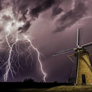 لماذا يتميز موسم الوسم بكثرة العواصف الرعدية؟