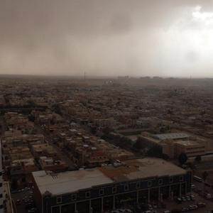 غبار و رياح وبروق و زحمة في طريق الملك بالرياض – شاهد الصور