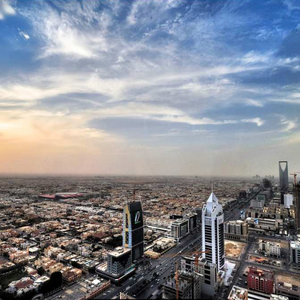 الرياض.. غيوم متوسطة وأجواء حارة الاثنين