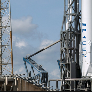 تركمانستان تطلق أول قمر صناعي