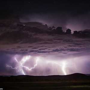 الرياض | طقس غير مستقر الخميس .. موجة غبار متبوعة بأمطار رعدية 