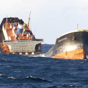 اصطدام ناقلة نفط روسية في نهر لينا .. والسفن المُتهالكة تُهدد بكوارث بيئية حقيقية