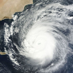 إعصار شابالا يُهدد جزيرة سقطرى اليمنية الأحد والاثنين بالرياح والأمواج العاتية والفيضانات 