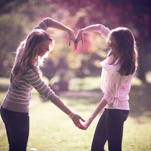 دراسة تثبت أنك وأصدقائك تتشابهون وراثيا 