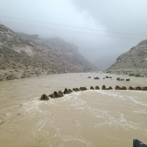  سلطنة عمان... احتجاز أشخاص في مجاري الاودية بسبب السيول والأمطار الغزيرة 