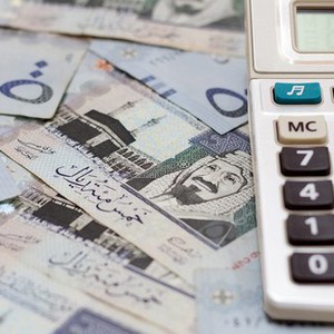 الرياح تسرق 10 آلاف ريال من موظفي البنك في عسير 