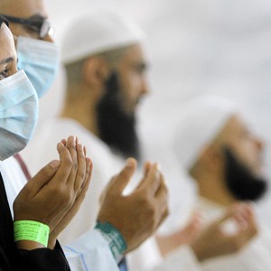 مع اقتراب موسم الحج.. خبراء الصحة يحذرون من احتمالات انتشار " كورونا"