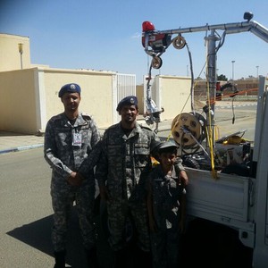 بالصور.. سعودي يبتكر جهازاً لإنقاذ ضحايا الآبار الارتوازية