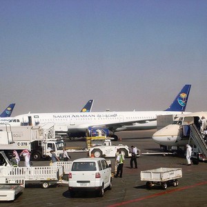 طيار سعودي يعود للمطار من أجل مريضة نسيت دواءها