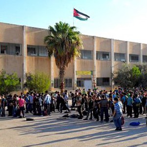 الحكومة تستجيب لدراسات موقع "طقس العرب" و تؤجل بدء دوام المدارس صباحاً في الشتاء