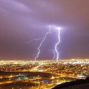 عودة البروق والأمطار على عدد من مناطق السعودية الأسبوع القادم