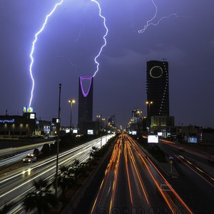 الرياض | جبهة هوائية باردة تعبر أجواء العاصمة مساء الأربعاء وتوقعات بأمطار رعدية وزخات محتملة من البَرَد