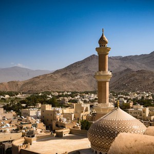 سلطنة عُمان | طقس مستقر وفرصة لظهور السحب المنخفضة والضباب في بعض المناطق