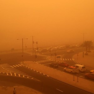 بالفيديو | عاصفة رملية تضرب مناطق الشمال والرؤية الأفقية معدومة في عرعر 