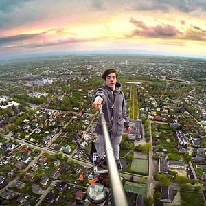 بالصور: مراهقون يخاطروا بحياتهم من أجل التقاط صور سيلفي