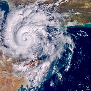 الأرصاد العٌمانية تُصدر تحذير رقم ( 5 ) حول الحالة المدارية شاهين