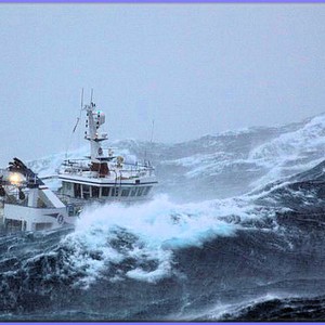 استئناف البحث عن سفينة "الفارو" المفقودة بسبب الإعصار "يواكين" 