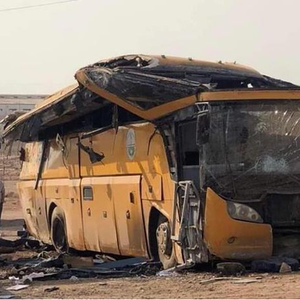 إدارة السير: هطول الأمطار تسبب بانزلاق حافلة جامعة الزرقاء