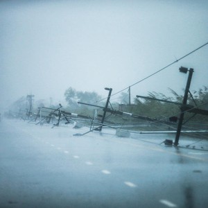 عاصفة مدارية تقتلع الأشجار وأسطح المباني في تايلاند ومقتل شخص