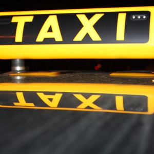 إطلاق خدمة "توصيل تكسي" في عمان