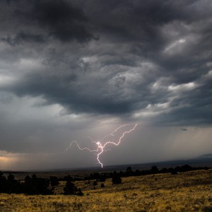 الإمارات | الدولة تتأثر بامتداد منخفض جوي وفرصة لتكون السُحب الركامية الممطرة الأيام القادمة