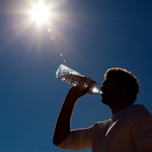 الموجة الحارّة تصل ذروة تأثيرها يوم الثلاثاء