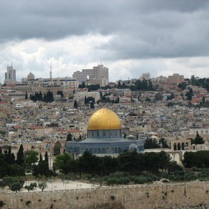 انخفاض طفيف على درجات الحرارة يوم الإثنين، وظهور الغيوم على إرتفاعات مُختلفة