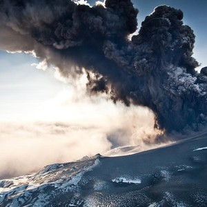 سلسلة زلازل تهدد بإيقاظ براكين آيسلندا