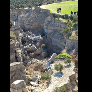 Des scènes choquantes prises par un drone révèlent le clivage du sol à la suite du tremblement de terre en Turquie