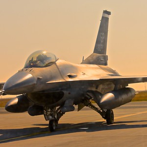  تحطم طائرة إف 16 تابعة لسلاح الجو الملكي في الجفر