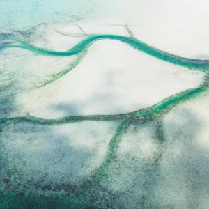 لقطات مدهشة بطائرة الدرون تظهر الجمال الطبيعي للإمارات من الأعلى