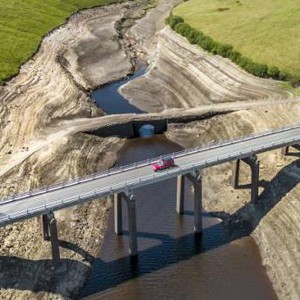 Après avoir annoncé officiellement l&#39;état de sécheresse dans certaines parties de l&#39;Angleterre, des images choquantes montrent l&#39;impact de la sécheresse sur le pays