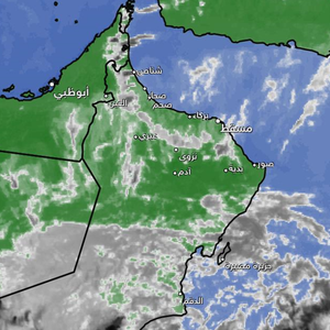 عُمان | سحب رعدية وهطول للأمطار الغزيرة تشهدها سلسلة جبال الحجر