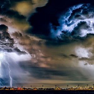 العراق الساعة 5:00 مساءً | سحب ركامية مرفقة بهطول أمطار متفاوتة الغزارة تتركز في المناطق الشمالية والشرقية