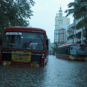 بالفيديو | أقوى 10 مشاهد لاجتياح واغراق اعصار تاوكتا لمدينة مومباي في الهند