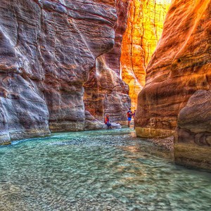 وادي الموجب بالأردن.. أُعجوبة طبيعية تجتذب الزوار ومحبي المغامرة من جميع أنحاء العالم