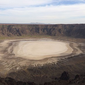 فوهة الوعبة..أحد المناظر المذهلة في صحراء السعودية