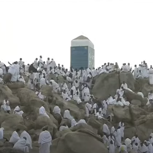 من رحمات الله في يوم عرفه | سحب عالية ومتوسطة تحمي حجاج بيت الله الحرام وتقيهم من لهيب الشمس