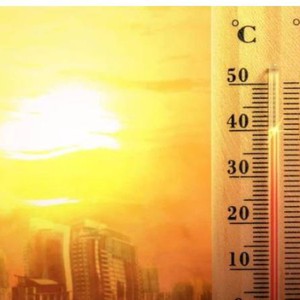 وسط أجواء لاهبة 50 مئوي أعلى حرارة مسجلة في الإمارات اليوم الإثنين في هذه المنطقة