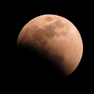 السعودية | ظاهرة "الخسوف الكاذب" ستُشاهد في بعض مناطق الشرقية يوم الثلاثاء ولمدة 4 دقائق فقط! .. تفاصيل