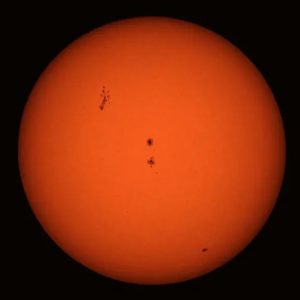 السعودية ترصد بقع وتوهجات شمسية فهل تقطع الإنترنت عن كوكب الأرض؟