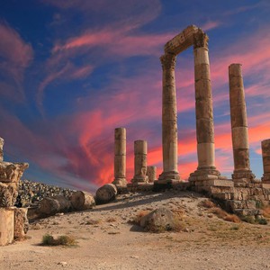 الأردن | بعد الأجواء الماطرة .. طقس مستقر نهار الإثنين واستمرار فرص الضباب في السهول الشرقية والبادية ليلاً