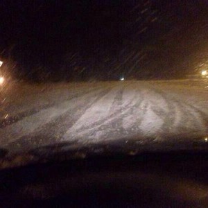 أول صورة لتساقط الثلوج في شمال السعودية ليلة الخميس/الجمعة 